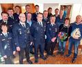 Bild: whü
Ehrungen standen bei der Feuerwehr an: (von links) Kreisbrandinspektorin Kerstin Schmidt, Stellvertretender Kommandant Christian Schwarzer, Kreisbrandmeister Jürgen Küffner, Feuerwehrbeauftragter Paula Dolata, Markus Bezold, Herbert Trautner, Vorsitzender Sebastian Koch, Kommandant Volker Hammon, Christian Sehnke, Karl-Heinz Sehnke, Albert Dennerlein, Andreas Dorsch, Bürgermeister Christian Porsch, Günther Kreutzer, Christa Gräbner und Wilhelm Kreutzer.