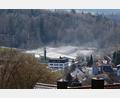 Bild: Dieter Jäschke
Aus einer Gewerbehalle in Flossenbürg steigt Rauch auf. Am Freitagnachmittag ist auf dem Areal ein Feuer ausgebrochen.