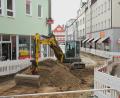 Bild: Hirsch
Der nördliche Teil der Bahnhofstraße in Schwandorf wird derzeit saniert und erhält als Belag ein Granitpflaster.