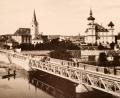 Bild: Archiv Bäumler
Das Brückenbauwerk in Schwarzenfeld mit kunstvollem Schmiedeeisengeländer, das von 1899 bis 1901 erstellt wurde, ermöglichte bis zum Jahr 1952 die Überfahrt über die Naab.