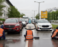 Archivbild: Michael Bothner
Zwei Stunden lang haben Aktivisten im Juni 2022 eine Kreuzung in Regensburg blockiert. Nun stehen sie vor Gericht.