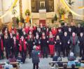 Bild: Stefan Heindl
In der vollbesetzten katholischen Pfarrkirche begeisterte Singing Witt am Samstag das Publikum mit einem breitgefächertem Programm und sang sogar in vier Sprachen.