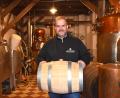 Bild: ubb
Gregor Schraml von der Steinwald-Brennerei in Erbendorf hat eine neue Geschäftsidee. Er will für finanzkräftige Whiskyfreunde eine „Limited Edition“ anbieten.