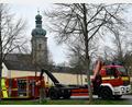 Bild: Petra Hartl
Auf dem Mariahilfberg in Amberg hat es am Sonntag gebrannt. Die Feuerwehr bekämpfte mit einem Großaufgebot das Feuer, das in einem Nebengebäude des Klosters ausgebrochen war.