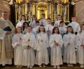 Bild: do
15 Kinder gingen am Sonntag in der Klosterkirche Speinshart an den Tisch des Herrn. Die Erstkommunion spendete Ortspfarrer Prior Pater Adrian Kugler.