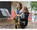 Bild: adj
Emmi Götz und Lena Rupprecht zeigten mit dem Saxofon, was sie gelernt haben..