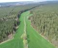 Bild: bey
Im Hintergrund ist der Ort Etzenricht kaum zu sehen. In dem soll beidseits des Wieseneinschnittes das Waldgebiet für die Errichtung von Windkraftanlagen vorgeschlagen werden. Der Gemeinderat stimmte der Empfehlung des Regionalen Planungsverbandes Oberpfalz Nord einstimmig zu.