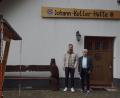 Bild: mmj
OWV-Vorsitzender Josef Holler (links) und sein Stellvertreter Michael Koller stehen vor der "Johann-Koller-Hütte" in Stadlern. Die Hütte ist das Vereinsheim des OWV Stadlern.