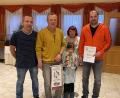 Bild: lei
Ehrungen vergab (von links) Vorsitzender Hans Neumüller an Horst Wiesend und Jasmin Wiesend mit Ihrem Vater. Mit im Bild Jugendwartin Birgit Sperber.