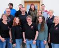 Bild: do
Mit einem Beirat erweiterte die Faschingsgesellschaft Eschenbach in der Jahreshauptversammlung ihr Vorstandsteam. Neu ist auch Schriftführerin Susann Schramm. Unser Bild zeigt das neu gebildete Führungsteam mit Ehrengast Pfarrer Johannes Bosco.