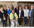 Bild: dob
Mit der Kreisvorsitzenden Carola Brust (Zweite von links) ehrt Ortsvorsitzender Roberto Troll (rechts) verdiente Mitglieder.