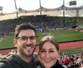 Bild: Rupprecht/exb
Uwe Rupprecht mit Freundin Barbara im Münchener Olympiastadion. Könnte er in die Vergangenheit reisen, würde er sich hier gerne ein Bayern-Spiel anschauen.
