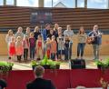 Bild: jsa
Die Mädchen und Jungs des Christlichen Vereins Junger Menschen begleiteten Ruth Brehm auf der Gitarre.
