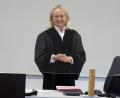Bild: Houschka
Ihr erster Auftritt als Jugendrichterin führte die neue Schwandorfer Amtsgerichtsdirektorin Michaela Frauendorfer zu einem 18-Jährigen, der mit einer Waffe zum Ladendiebstahl ging.