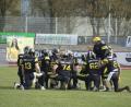 Archivbild: Michael Sandner/Amberg Mad Bulldogs 
Niederknien zur Teambesprechung: Die Amberg Mad Bulldogs erwartet ein schweres erstes Auswärtsspiel in der Regionalliga.