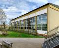 Bild: Gabi Schönberger
Nur weil sich einige Bauten – wie auch die Umgestaltung des Realschul-Areals in Neustadt/WN – verzögerten, ist der Haushalt des Landkreises Neustadt/WN ausgeglichen. An der Stelle, an der in Neustadt noch die Schwimmhalle steht, sollen künftig zwei Turnhallen und über 20 Unterrichtsräume entstehen.