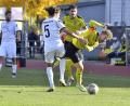 Archivbild: Hubert Ziegler
Nicht die besten Erinnerungen hat der Amberger Lennard Mueller (rechts) an das Hinspiel gegen den TSV Seebach.