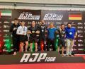Bild: Stonewood Martial Arts/exb
Die Kampfsportler Philipp Stevens (von links), Patrick Peterson, Matt Gallagher, Andreas Fachtan, Andreas Bühl, Jens Lehner und Alexander Williams von "Stonewood Martial Arts" (DJK Ebnath & Grafenwöhr) nahmen an den "AJP German Nationals" in Frankfurt teil.