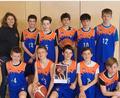 Bild: Barbara Meier/exb
Das drittplatzierte Team mit Trainerin Barbara Meier (hinten von links), Rafael Lindner, Jakob Noster, Jonathan Bock, Fabian Zeitler und Vinzenz Schichtl sowie (vorne von links) Johannes Ott, Leon Böckl, Magnus Liebl, Julius Brunner und Kajetan Pozar. Auf dem Bild fehlen Timo Gerber und Vitus Kumeth.