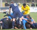 Bild: Andreas Brückmann
Kollektiver Jubel des FV Vilseck nach dem 4:1-Sieg gegen Neukirchen und der Meisterschaft in der Kreisliga Süd.