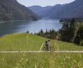 Bild: Anita Arneitz/dpa
Die Kärntner Seen-Schleife führt Radtouristen auf gut 400 Kilometern durch Österreichs Süden.