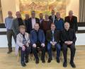 Bild: Paulus Mehler/exb
Der wiedergewählte Vorstand mit (stehend von links) dem Zweiten Bürgermeister der Stadt Plana, Pavel Nutil (Beisitzer), Klaus Steckbauer (Kassier), Herbert Konrad (Beauftragter für die Innenrenovierung von St. Anna), dem Tirschenreuther Bürgermeister Franz Stahl (Kassenprüfer), Dr. Maximilian Schön (Wallfahrtsleiter), Gerhard Wagner (Schriftführer), dem Mähringer Bürgermeister Franz Schöner, Werner Dittrich (Kassenprüfer) und Gerhard Bezenka (Beisitzer) sowie (sitzend von links) Rosa Schöner (Beisitzerin), Pfarrer Jiri Majkov (Beisitzer), Reinhard Legat (Vorsitzender), Stadtpfarrer Georg Flierl (Zweiter Vorsitzender).