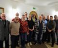 Bild: fdl
Der Ehenfelder Männerchor wählt einen neuen Vorstand (von links): die beiden ausgeschiedenen Mitglieder Alfred Hausmann und Werner Huber, Norbert Falk, Edith Dorner, Bürgermeister Hermann Falk, Chorleiterin Saskia Krügelstein, Sepp Falk, Adolf Gassner als Vertreter der Sängergruppe Amberg, Vorsitzender Wolfgang Falk, Helmut Sperber, Ruhestandspfarrer Konrad Kummer, Fritz Dietl und Bernhard Meier.