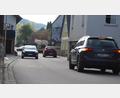Bild: mfh
Für Fußgänger ist das Nadelöhr in der Peilsteiner Straße eine Herausforderung. Die Verkehrsschau hielt ein weitergehendes Tempolimit hier nicht für erforderlich.