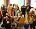 Bild: Welnhofer/exb
Groß war der Andrang beim Mädchen-Flohmarkt im Mehrgenerationenhaus.