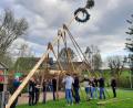 Bild: soj
In Hermannsreuth wurde der Maibaum noch per Hand aufgestellt.