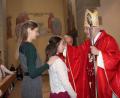 Bild: ads
Anlässlich des 100-jährigen Pfarreijubiläums kam Diözesanbischof Rudolf Voderholzer nach Hl. Dreifaltigkeit, um in Amberg 52 jungen Christen das Sakrament der Firmung zu spenden.