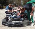 Bild: Klaus Högl
Montiert und gebastelt bis unmittelbar vor dem Start wurde auf der Kartbahn.