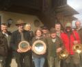 Bild: Norbert Fleißner/exb
Den Beginn der Bockjagd feierte traditionell am 1. Mai die Hegegemeinschaft. Dabei wurden auch Schützenscheiben übergeben. Von links Stefan Standfest, Helmut Übelacker (mit der Scheibe für Christian Übelacker), Anita Standfest, Doris Sperrer, Joachim Vollmer, Norbert Fleißner, Hermann Nurtsch, Achim Grüner und Bernhard Stier.