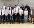 Bild: Kirwaverein Pfreimd/exb
Der Kirwaverein Pfreimd wählte einen neuen Vorstand. Das Bild zeigt (obere Reihe von links) Richard Stich, Johannes Zeus, Sebastian Ruhland, Lukas Maier, Theresa Stubenvoll und Robert Fiedler sowie (untere Reihe von links) Alexander Igl, Nicolas Tröster, Christoph Birner, Andreas Igl, Tobias Ruhland, Eva Brunner und Bürgermeister Richard Tischler.