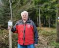 Bild: Portner
Streckenpflege statt Kilometer im Blick: Die Wanderfreunde Oberviechtach helfen mit Vorsitzenden Alois Früchtl bei der Markierung von örtlichen Wandertouren mit.