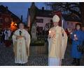Bild: jr
Der Augsburger Weihbischof Florian Wörner (vorne rechts) mit dem Konnersreuther Pfarrseelsorger Pater Benedikt Leitmayr beim Gebet am Theresienbrunnen.
