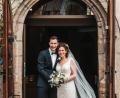 Bild: jzk
Nach der Trauung in der Stadtpfarrkirche freuten sich Constanze und Valentin Schwarz über die zahlreichen Gratulanten.