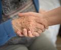 Bild: Sina Schuldt/dpa
„Zeitintensive Betreuung im Pflegeheim“ heißt ein Projekt des Hospizvereins in Kooperation mit drei stationären Pflegeeinrichtungen aus der Region.