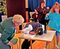 Bild: R. Kreuzer
Vronita Grünauer als Max, Reiner Völkl als Lehrer Lämpel, Jutta Wolfrath als Sprecherin und Ruth Rutten als Moritz.