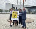 Bild: ACC /Svenja Kraus/exb
Kopfstand für die Ausstellung „Kopfstand mit Georg Baselitz“ (von links): ACC-Geschäftsführerin Erika Sauerwein, Projektleiterinnen Alexandra Kummert und Kathrin Weigl und Oberbürgermeister Michael Cerny