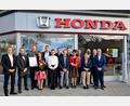 Bild: fdl
Das Team von Autohaus Jäger mit der Geschäftsführung von HONDA Deutschland.