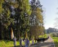 Bild: hzi
Die „Bittgänger“, angeführt von den Ministranten, kommen auf dem Weg nach Troschenreuth hier bei der Unteraichamühle vorbei.