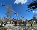 Bild: Benedikt Drehobel/exb
In Brand wurde der Maibaum mit Schwalben und Muskelkraft aufgestellt.