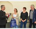 Bild: dob
Der Flosser Bürgermeister Robert Lindner (rechts) und Bürgermeister Andreas Wutzlhofer (links) als Hausherr heißen Franziska Hufnagel (Zweite von rechts) und Kerstin Scheibl willkommen.