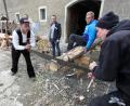 Bild:  MichalPanáček/exb
Die Holzbearbeitung mit einfachen Werkzeugen stand bei einem Workshop in Cheb/Eger im Mittelpunkt.