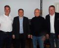 Bild: e
Norbert Fischer (Zweiter von rechts), ist nicht mehr Vorsitzender des Stadtverbandes. Sein Nachfolger heißt Wolfgang Meier (links). Neuer Stellvertreter ist Christian Hellederer. Oberbürgermeister Michael Cerny (rechts) gratulierte zur Wahl.
