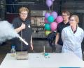 Bild: mfh
Rauch und Krach faszinieren immer wieder viele Zuschauer. Hier wird beim Institut Fraunhofer Umsicht in Sulzbach-Rosenberg eindrucksvoll sichtbar gemacht, was sonst in dicken Metallrohren passiert.