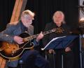 Bild: ubb
Alfred Hertrich improvisierte zu den Gedichten seines Freundes, Cesaro, mit Jazzklängen auf seiner Gitarre. Die Musiker ergänzten sich perfekt bei klangvoller Musik und wortgewaltigen Gedichten.