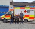 Bild: wmi
Lukas Lehner, Luzia Bauer und Lea Fehlner (von links) von der KLJB Schlammersdorf überreichen dem BRK Bad Berneck 500 Euro für das Projekt "Herzenswunsch-Hospizmobil".