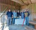Bild: OWV Thanhausen/exb
Brunnenbauer Herbert Lankl, Zweiter Vorsitzender Alois Sladky, Wanderwart Willi Sladky, Beisitzer Michael Heldwein und Vorsitzender Bernd Schwamberger (von links) kümmerten sich um die Brunnen-Erneuerung.